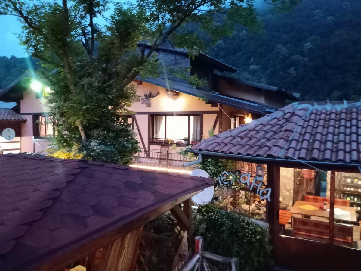 Hotel Кръчмъ При Байката Alpin Ribarica Exterior foto